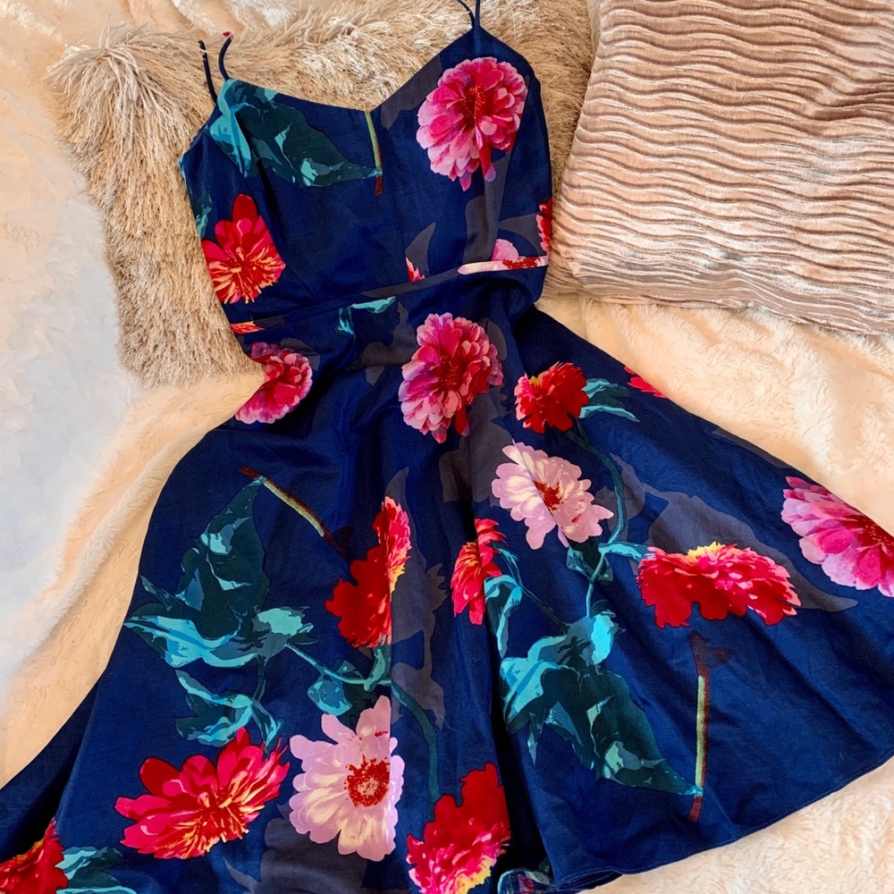 Banana Republic floral, fit and flare w/pockets!